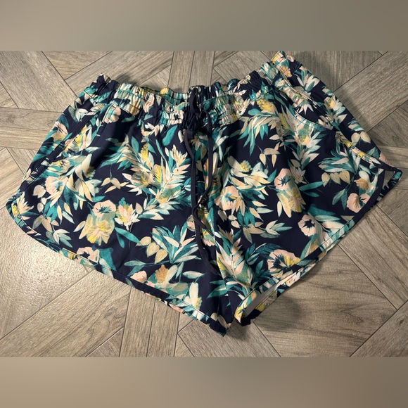 Columbia Pants - Columbia Women's Bogata Bay Stretch Printed Shorts